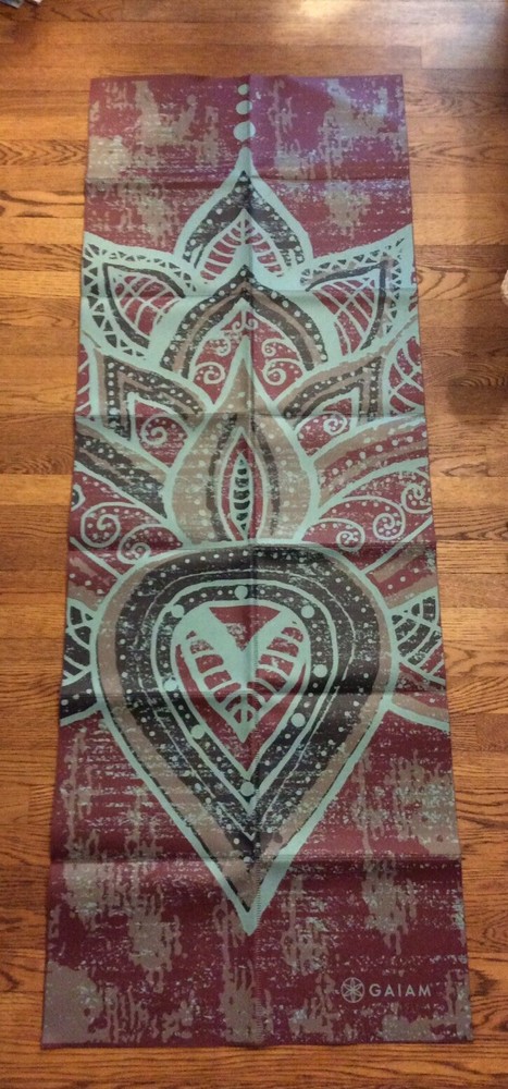 GAIAM Super Compact, Non-Slip, Foldable Yoga Mat 24” x 68” x 2mm NWOT