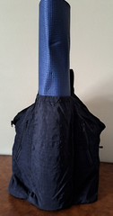 NEW!!! Gaiam Deluxe Yoga Mat Accessory Bag Full Zip, Phone Pockets, Black.