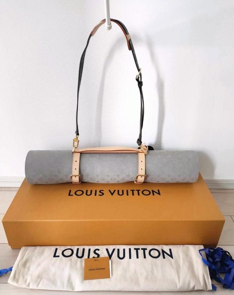 LOUIS VUITTON Monogram Etui Tapi Yoga Exercise Mat Beige GI0501 LV Auth
