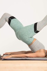 Salt & Honey Salt Honey Non-Slip Pilates Reformer Mat Towel Gray