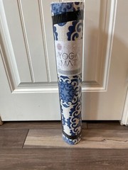 NEW Yoga Mat 4 MM Blue White printed yoga mat w/adjustable strap L68″ X W24″