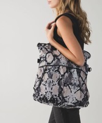 ❤️ RARE New Lululemon Twice As Nice Tote Bag Ziggy Snake Butter Pink Black – NWT
