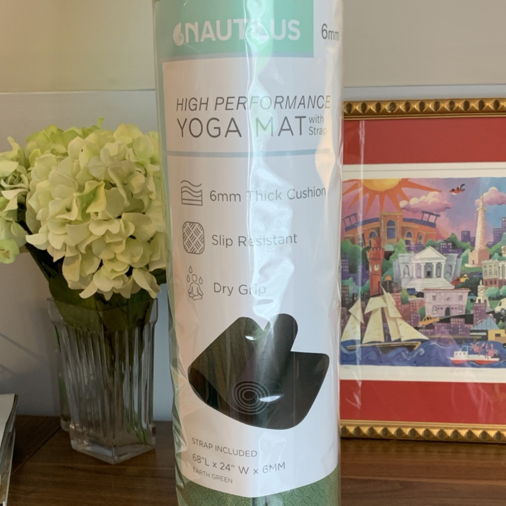 Nautilus High Performance Yoga Mat w/ Strap 68×24 6mm Dry Grip Green