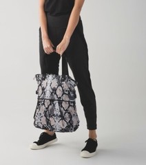 ❤️ RARE New Lululemon Twice As Nice Tote Bag Ziggy Snake Butter Pink Black – NWT
