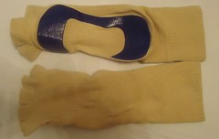 NEW Yoga sticky socks, flesh with navy blue trim, 1 pair