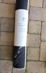 Gaiam Premium Reversible Yoga Mat – Non-slip – 2 Unique Prints – 68″ x 24″ x 6mm