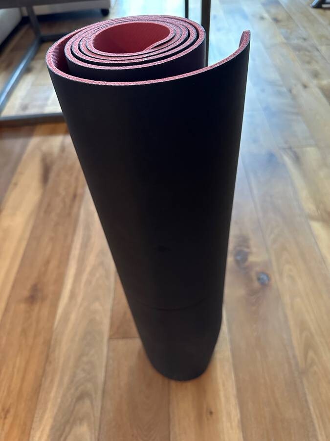 Peloton Reversible Workout Mat 71″ x 26″ Black And Red New