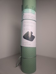Nautilus Yoga Mat 68x24x6mm Earth Green Slip Resistant Cushion Strap