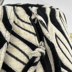 Hugger Mugger Yoga Mat Bag Batic Black Beige Pattern Upholstery Shoulder Strap