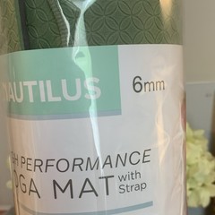 Nautilus High Performance Yoga Mat w/ Strap 68×24 6mm Dry Grip Green