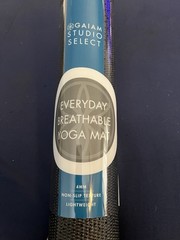 Amazing Deal! Gaiam 4MM Yoga Mat Non Slip Lightweight Black New MSRP $22