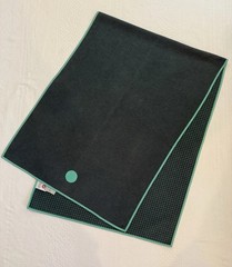 Manduka Yogitoes Yoga Mat Towel Green Microfiber Non Slip Raised Grip Dots