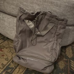 Beyond Yoga Gray Synthetic Yoga Mat Bag Drawstring Adjustable Strap 2 Pockets