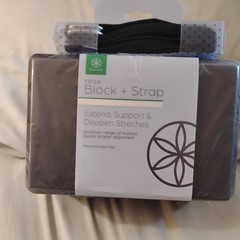 Gaiam Yoga Block + Yoga Strap Combo Set