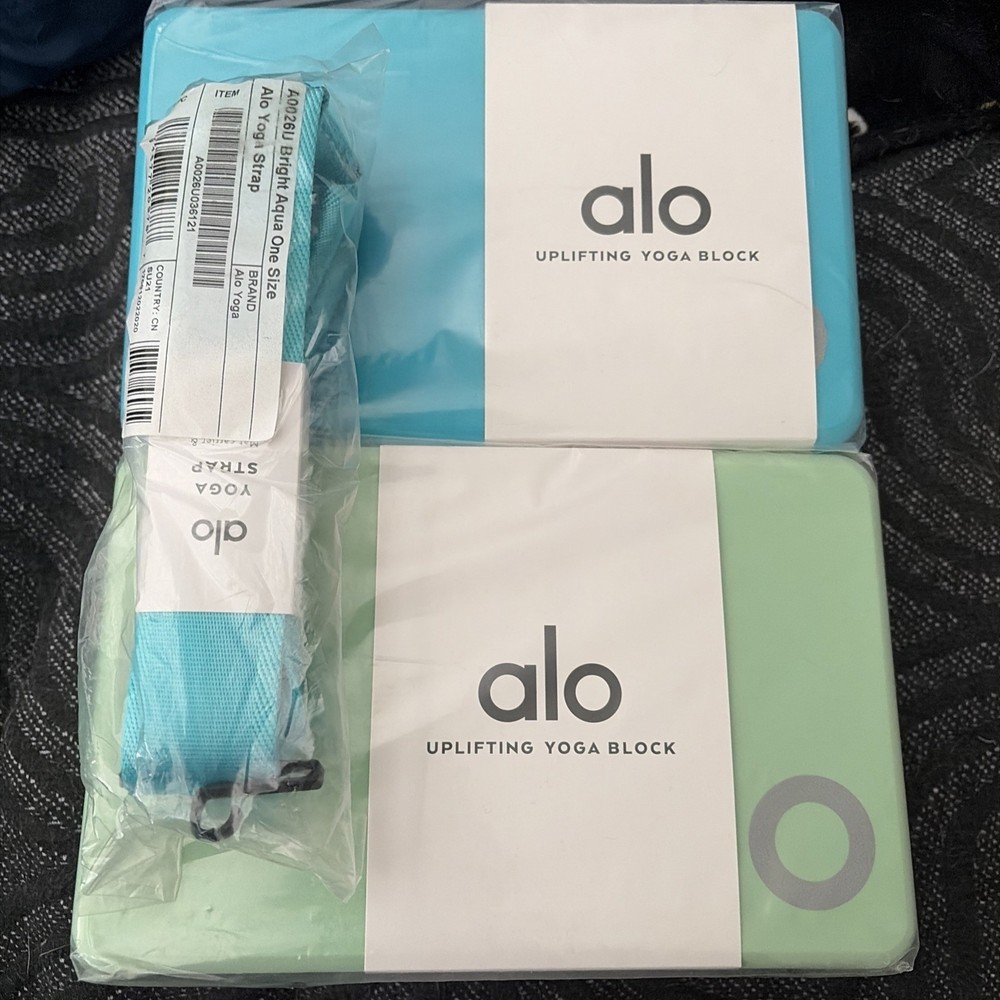 Alo Yoga Uplifting Yoga Block Set of 2 With 1 Matching Strap Aqua Green NWT NEW