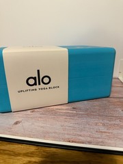 Sold out new bright aqua blue silver bundle ALO yoga uplifting block and Strap