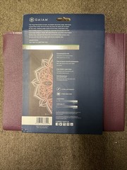 Gaiam Foldable Yoga Mat Super Compact Ultra Lightweight BRAND NEW 68x24x2mm