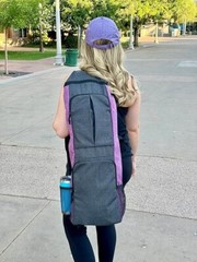 Bolsa para esterilla de yoga con múltiples bolsillos con cremallera color morado