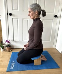 Bamboo Meditation Bench – Supportive Kneeling Stool Chair with Meditation kit