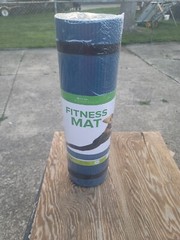 Gaiam Essentials Thick Yoga Mat Fitness & Exercise Mat with Easy-Cinch Yoga Mat