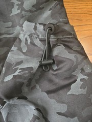 Pre-loved LULULEMON Black/Green Camo Yoga Mat Bag