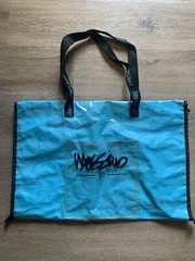 VTG. MOSSIMO~FOLDABLE MAT~TOTE BAG~OUTSIDE POCKET~ZIPPER SIDES~LOGO STRAPS~97208