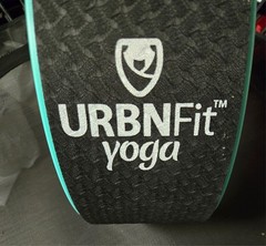 Urbnfit yoga wheel 12 inch roller and 6ft strap